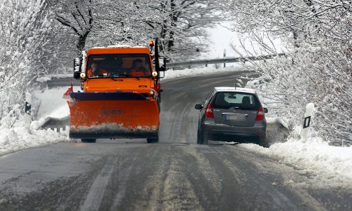 Rottweil: Lastwagen bleiben im Schnee stecken - Schwarzwälder Bote