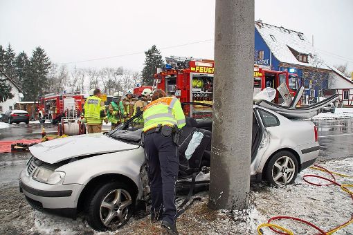 Rottweil/Aldingen: Auto prallt gegen Stromverteilerkasten - Schwarzwälder Bote