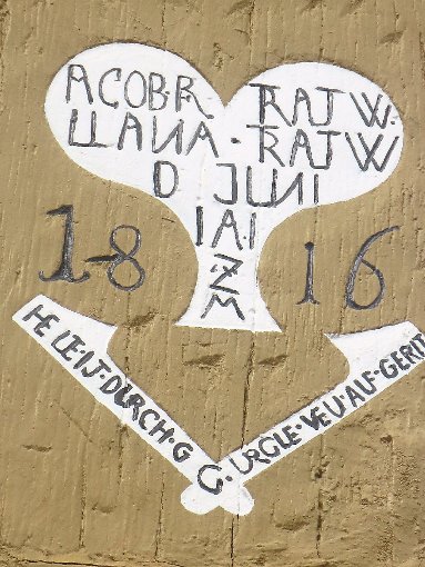 Schiltach: Symbole am Schulhaus geben Rätsel auf - Schwarzwälder Bote