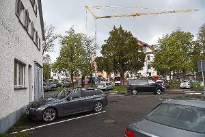 An der Villa Duttenhofer laufen die Arbeiten mittlerweile. Direkt daneben will die Stadt nun das Gebäude Bahnhofstraße 1 abreißen lassen und zunächst einen Parkplatz schaffen.  Foto: Nädele Foto: Schwarzwälder-Bote