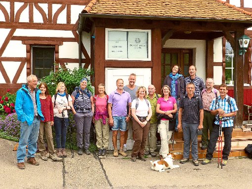 Gut gelaunt ist die offene  Wandergruppe Wandern auf der Zollernalb  Foto: Privat Foto: Schwarzwälder-Bote