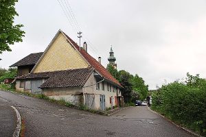 Veränderungen zeichnen sich am Kirchberg in Obereschach ab: Die Alte Post soll abgerissen und durch einen Neubau ersetzt ­werden.   Fotos: Tepass Architektur Foto: Schwarzwälder-Bote