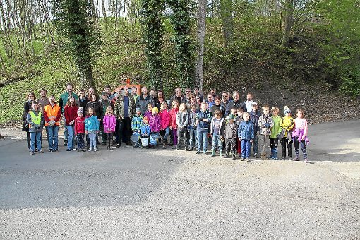 Die freiwilligen Helfer haben bei der Dorfputzete in Zillhausen die Umwelt gesäubert. Foto: Gemeinde Foto: Schwarzwälder-Bote
