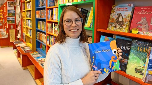 Lena Österle präsentiert ihr erstes Kinderbuch. Ihr Protagonist steht vor einer besonderen Herausforderung. Foto: Jäger
