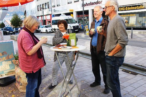 Testlauf: Weltladen-Kunden verkosten Kaffee. Foto: Raab Foto: Schwarzwälder-Bote