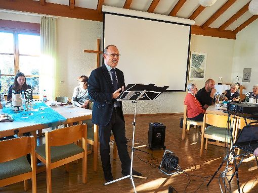 Pfarrer Gottfried Kircher spricht über Tradition und Veränderung.  Foto: Vögele Foto: Schwarzwälder-Bote