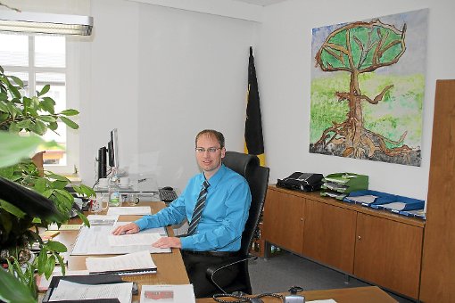 Bürgermeister Torben Dorn freut sich über den Förderbescheid über 300 000 Euro für den notwendigen  Erweiterungsbau des Kindergartens in Dauchingen.     Foto: Preuß Foto: Schwarzwälder-Bote
