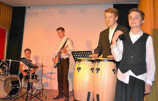 Mit flotter Musik gestalteten die Entlassschüler der Villinger Bertholdsschule ihre Entlassfeier.   Foto: Ursula Kaletta Foto: Schwarzwälder-Bote