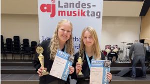 Das neue Landesmeisterduo Mia Schmid und Vanessa Klumpp (v. links) freut sich über ihre Auszeichnung. Foto: Privat