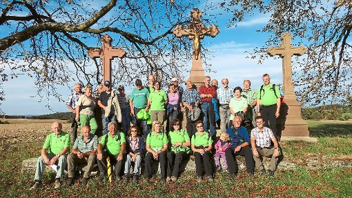 Die Ortsgruppen Binsdorf und Mühlheim/Donau waren gemeinsam auf dem zehn Kilometer langen Kapellenweg unterwegs. Foto: Albverein Foto: Schwarzwälder-Bote