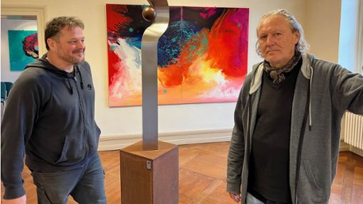Der Maler GYJHO (rechts) und der Bildhauer  Alexander Gerlach stellen in der Villa Eugenia aus. Foto: Klaus Stopper/Klaus Stopper