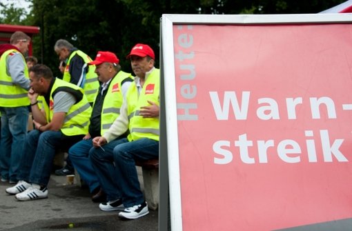 Die Streiks bei den privaten Busunternehmen in Baden-Württemberg gehen weiter. Foto: dpa