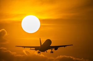 Der Flugverkehr ist weltweit für rund drei Prozent aller emittierten Treibhausgase verantwortlich. Foto: Arnulf Hettrich/Imago