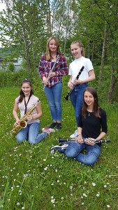 Vier junge Musikerinnen des MV Wellendingen stellen sich mit  Erfolg der Herausforderung D-Prüfung.  Foto: Musikverein Foto: Schwarzwälder-Bote