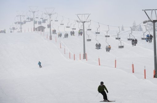 Auf dem Feldberg heißt es zum Saisonstart Ski und Rodel gut. Foto: dpa
