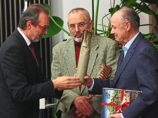 Bürgermeister Ulrich Bünger (von links)    verabschiedete Lutz Endres  und Berndt Lupke. Foto: Bernkjlau Foto: Schwarzwälder-Bote