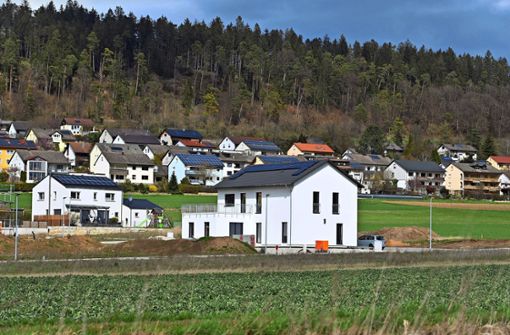 Neubaugebiete mit großzügigen Einfamilienhäusern tragen viel zum Flächenverbrauch bei. Foto: IMAGO/Sven Simon