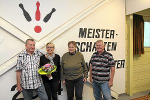 Abschied vom Schwenninger Kegelcenter (von links): Wolfgang Rosenthal, Jeannette Bachert, Heike Löck und Günter Schobert. Foto: Bächle Foto: Schwarzwälder-Bote