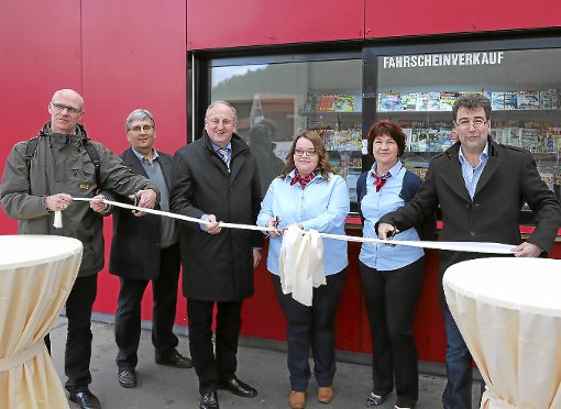 Das neue Kunden-Zentrum der Verkehrsbetriebe Nagoldtal am Nagolder Busbahnhof wurde jetzt offiziell in Betrieb genommen.   Foto: Priestersbach Foto: Schwarzwälder-Bote
