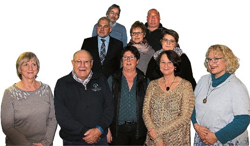 Günter Braun (mittlere Reihe, links) und  Christine Trein (erste Reihe, Zweite von rechts) mit den Geehrten Foto: Moosmann Foto: Schwarzwälder-Bote
