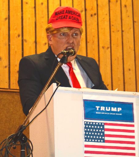 Ich bin der Trump von der Pfalz, sagte  Gerd Eberwein als amerikanischer Präsident.  Foto: Ullrich Foto: Schwarzwälder-Bote