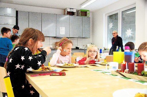 Kaiserschmarrn ist eines der Lieblingsessen der Kinder. Nach dem Essen werden die Kinder betreut.  Foto: Rapthel-Kieser Foto: Schwarzwälder-Bote