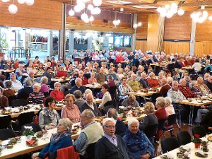 Zahlreiche ältere  Gäste kamen  gerne in die Stadthalle, um sich einen Nachmittag lang  bewirten und unterhalten zu lassen.  Foto: Vaas Foto: Schwarzwälder-Bote