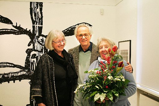 Veronika Mertens (links) ist die Freude über das großzügige Geschenk von Gerhard und Brigitte Hartmann anzusehen. Foto: Schwarzwälder-Bote
