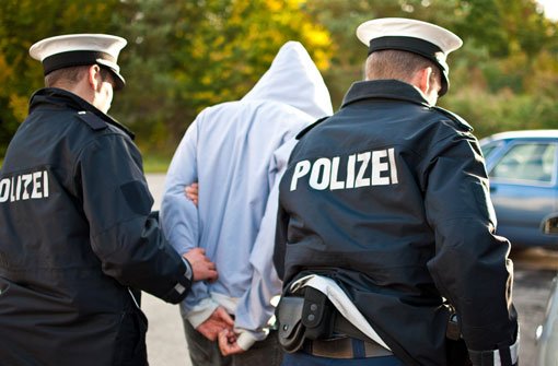 Am Samstag nimmt die Polizei in Stuttgart-Ost einen 32-jährigen mutmaßlichen Dealer fest (Symbolbild). Foto: maltomedia werbeagentur/Shutterstock