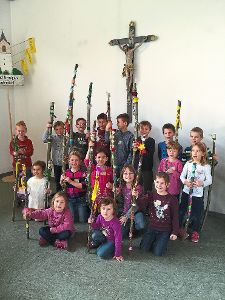 Beim Gestalten des Wanderstocks Abrahams durften die Kinder kreativ sein. Foto: Kirche Foto: Schwarzwälder-Bote