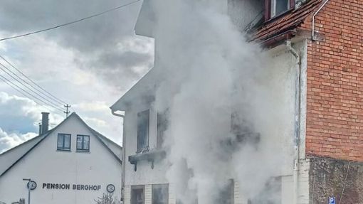 In einem Mehrfamilienhaus in Lützenhardt brach am Dienstag Nachmittag ein Brand  aus. Foto: Feuerwehr Waldachtal