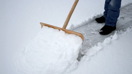 Welche Seite räumt nun den Schnee? Foto: momanuma – stock.adobe.com