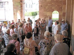 Die Senioren und Frauenkreise der evangelischen Kirchengemeinde besichtigen das Kloster Alpirsbach. Foto: Schmelzle Foto: Schwarzwälder-Bote
