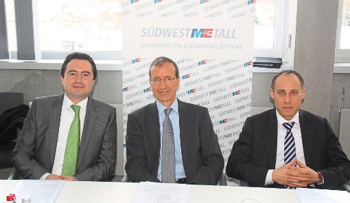 Ralph Wurster (von links), Joachim Schulz und Gabriel Berger erläuterten den Standpunkt des Arbeitgeberverbandes Südwestmetall zu den Tarifverhandlungen. Foto: Preuß