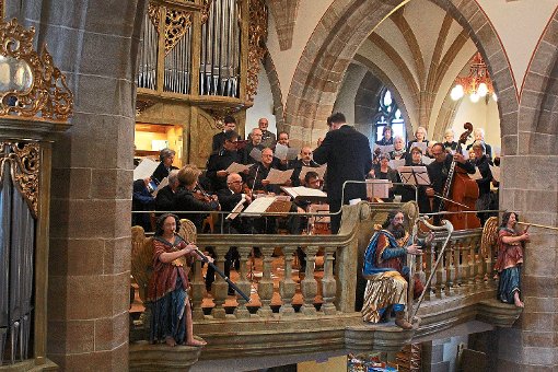 Chor und Streicher begleiten den Gottesdienst. Foto: Vogt Foto: Schwarzwälder-Bote