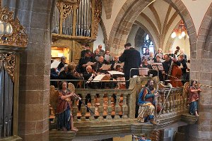 Chor und Streicher begleiten den Gottesdienst. Foto: Vogt Foto: Schwarzwälder-Bote