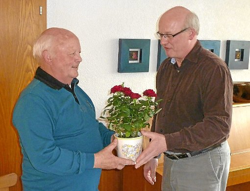 Fritz Schuseil (links) wurde vom Vorsitzender Alfred Kilgus zum Ehrenvorsitzenden ernannt.  Foto: Remmlinger Foto: Schwarzwälder-Bote