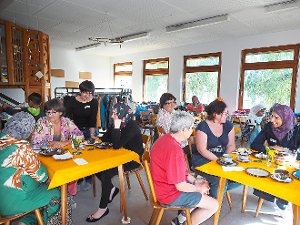 Einheimische und Flüchtlingsfrauen in der Teestube – ein weiterer Schritt zur Integration Foto: Vögele Foto: Schwarzwälder-Bote