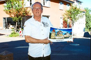 Georg Wilkens präsentiert seinen Balingen-Fotokalender für 2017. Foto: Hertle Foto: Schwarzwälder-Bote