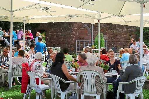 Gut besucht war am Sonntag in Wildberg das traditionelle Schloss-Café von Schwarzwaldverein und Stadtverwaltung. Foto: Priestersbach Foto: Schwarzwälder-Bote