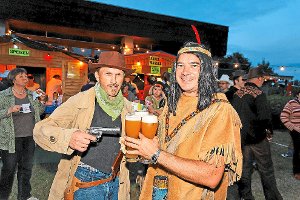 Zum Abschluss des Hechinger Open-Air-Kino-Festivals sind auch dieses Jahr wieder Indianer und Cowboys unter den Zuschauern gefragt.   Foto: Archiv