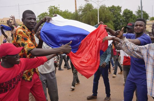 Anhänger meuternder Soldaten in Nigers Hauptstadt Niamey Foto: dpa/Sam Mednick