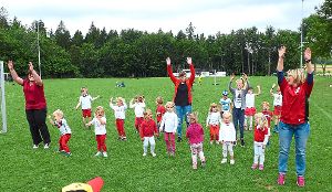 Mit einer kleinen Tanzeinlage durften auch die jüngsten SV-Mitglieder vom Kinderturnen zum Festprogramm beitragen.  Foto: Minzer Foto: Schwarzwälder-Bote
