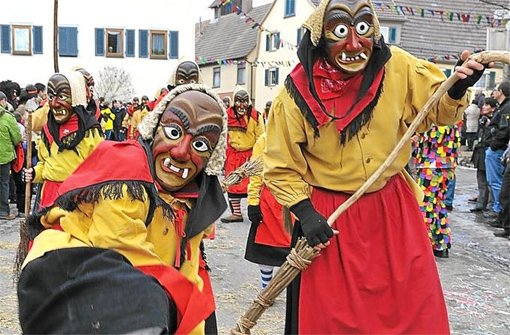 Die Weitinger Urnburghexen tragen ihr Scherflein dazu bei, dass Hexen nicht in Vergessenheit geraten.  Foto: Morlok