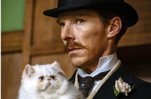 Benedict Cumberbatch als  Louis Wain mit dessen bevorzugtem Motiv Foto: Studiocanal