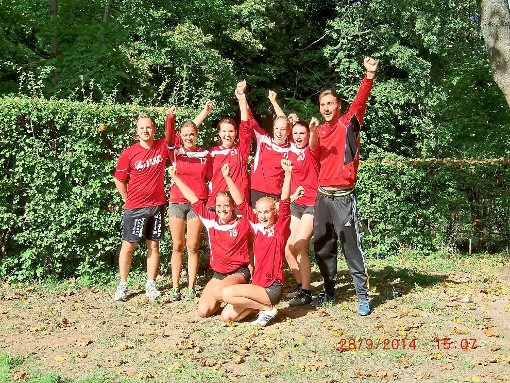 So sieht eine erfolgreiche Mannschaft (mit Trainern) aus: Die U16-Mädchen TV Unterhaugstett zählen zum Besten, was der weibliche Faustballnachwuchs in Deutschland zu bieten hat.  Foto: TVU