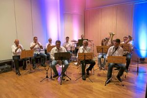 Unter anderem die Hansmannband spielte beim Genussvollen Sommerabschied auf.  Foto: Holzer Foto: Schwarzwälder-Bote
