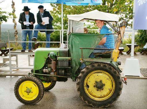Das Magirus-Deutz-Tanklöschfahrzeug mit HOR-Kennzeichen wurde beim Sommerfest präsentiert.  Foto: HOMAG Foto: Schwarzwälder-Bote
