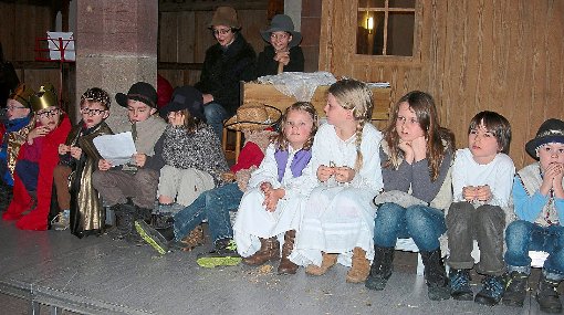 Die Kinderkirche und die Teen-Church der Effringer Kirchengemeinde führten ein Krippenspiel mit Schlunz auf. Foto: Kugel Foto: Schwarzwälder-Bote