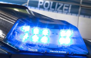 Die Polizei sucht zwei fahrerflüchtige Unfallfahrer in Albstadt. Foto: Gentsch Foto: Schwarzwälder-Bote